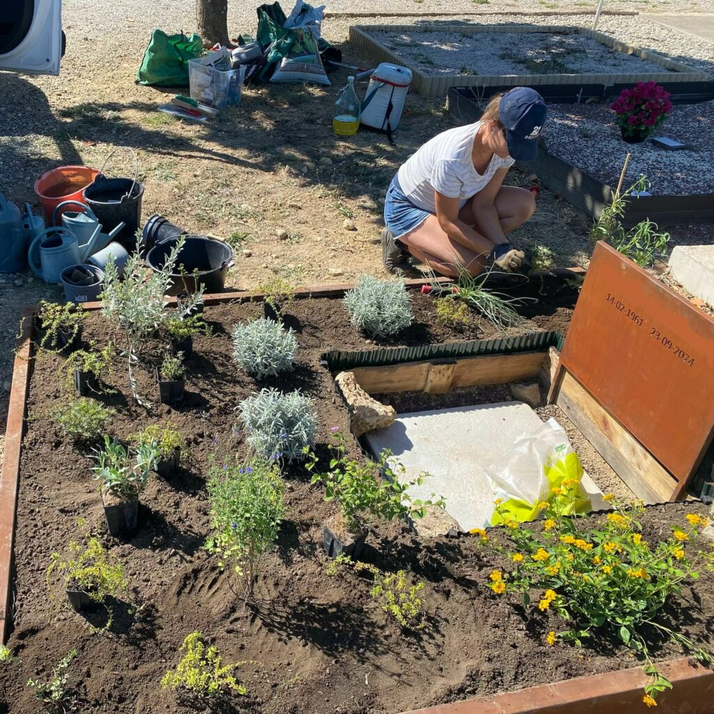 réalisation de tombe paysagère