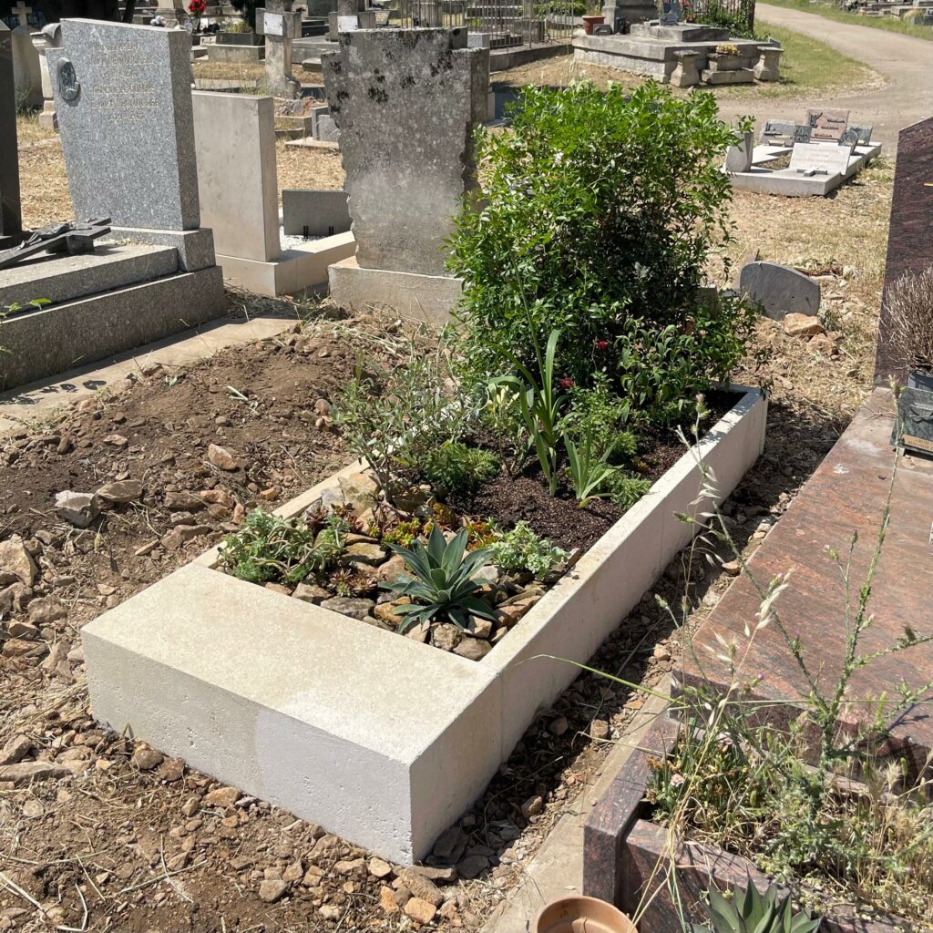 tombe végétalisée Nimes